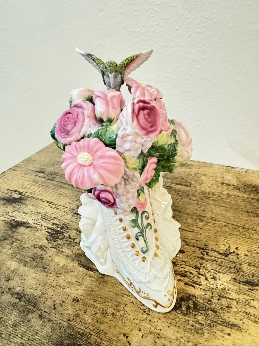 Carlton Card Musical Floral Boot With Hummingbird | Memory Music Box